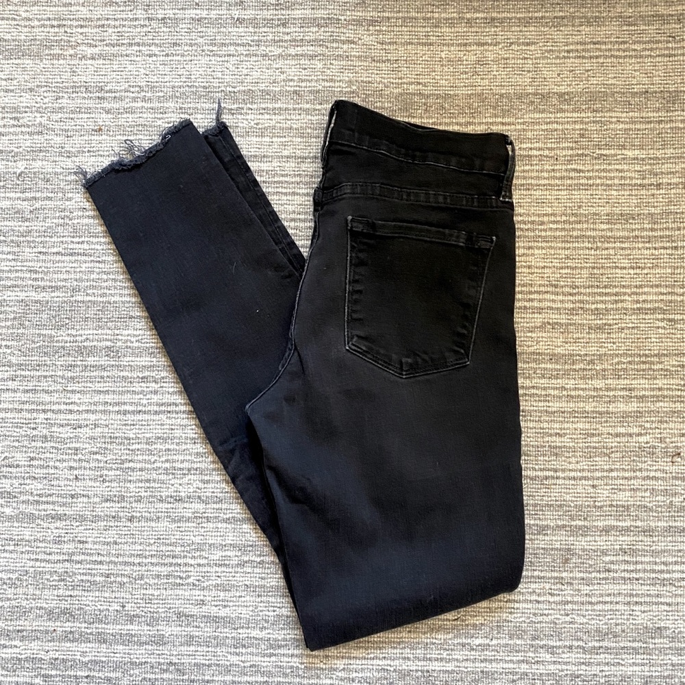 Frame | Le Skinny de Jeanne Distressed Black Jean